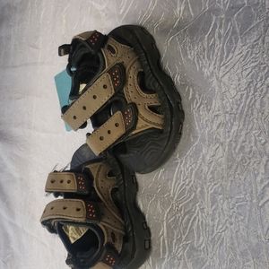 INFANT BOYS FADED GLORY SIZE 2 BROWN SANDALS